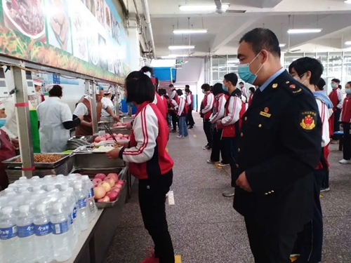 河北保定市市场监管部门全力保障第二批复学学校食堂食品安全