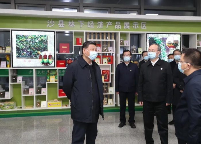 3月22日至25日,中共中央总书记、国家主席、中央军委主席习近平在福建考察。这是23日下午,习近平在三明沙县农村产权交易中心考察。新华社记者 王晔 摄 3月22日至25日,中共中央总书记、国家主席、中央军委主席习近平在福建考察。这是23日下午,习近平在三明沙县农村产权交易中心考察。新华社记者 王晔 摄