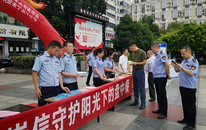 图为活动现场。