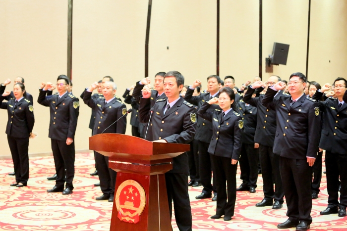 广东省药监局举行宪法宣誓仪式暨第十四期“广东药品监管学习讲坛”活动