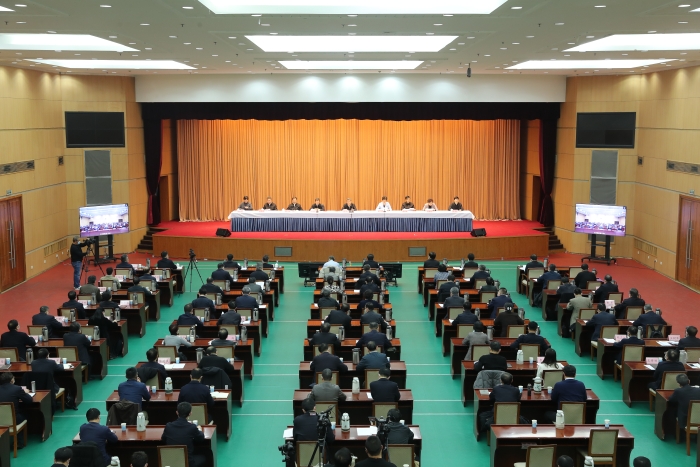 奋进新征程 建功新时代