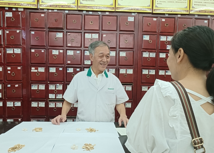 江西省-萍乡市-经开区-江西天顺大药房医药连锁有限公司-余跃群-工作照