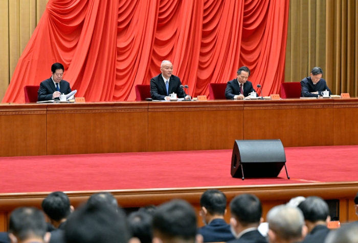 4月3日，学习贯彻习近平新时代中国特色社会主义思想主题教育工作会议在北京召开。中共中央政治局常委、中央学习贯彻习近平新时代中国特色社会主义思想主题教育领导小组组长蔡奇作总结讲话。新华社记者 殷博古 摄