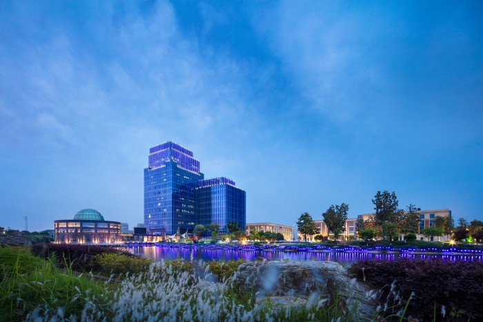 扬子江药业集团坚持守正创新，高质量推进新药研发，图为集团药物研究院大楼。