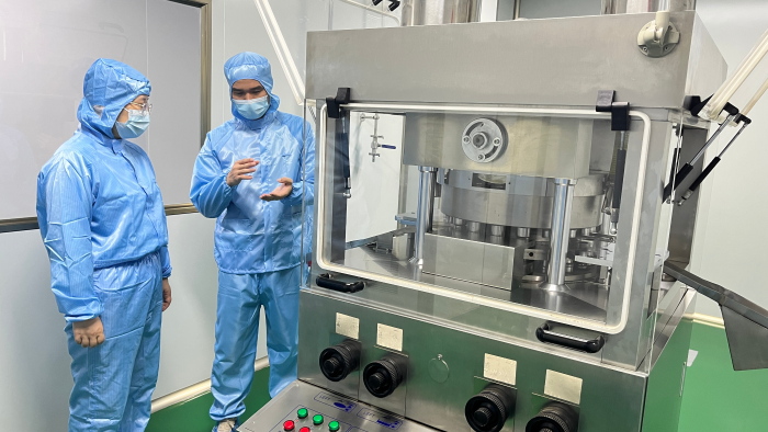 广西药监局技术专家到瑶浴粉生产企业进行技术指导 2 广西药监局技术专家到瑶浴粉生产企业进行技术指导 2