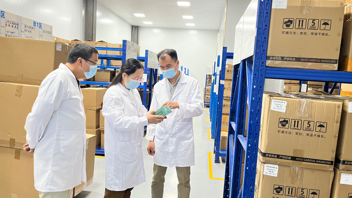 广西药监局技术专家到瑶浴粉生产企业进行技术指导 广西药监局技术专家到瑶浴粉生产企业进行技术指导