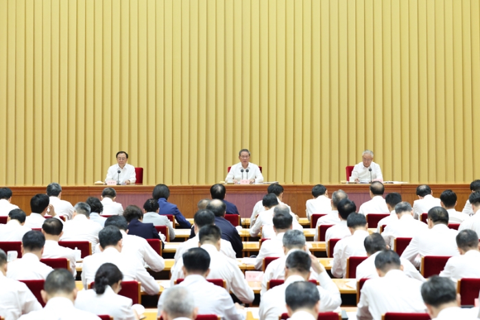 9月16日至17日，全国先进制造业大会在北京召开。会上传达了中共中央总书记、国家主席、中央军委主席习近平重要指示。中共中央政治局常委、国务院总理李强出席会议并讲话。新华社记者 黄敬文 摄